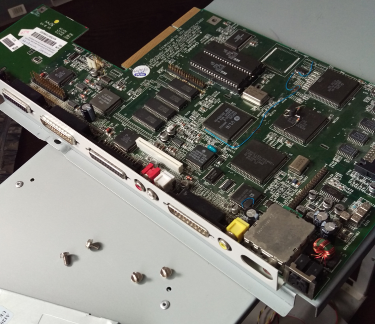 Dismantling ugly towerised Amiga 1200